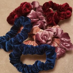 💐2/$10 Velvet Scrunchies